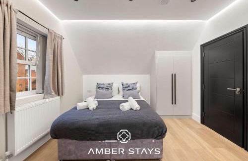 Reading House | Modern 4 Bed 4 Bath Home in Reading Perfect for Business and Contractors with Free Parking!