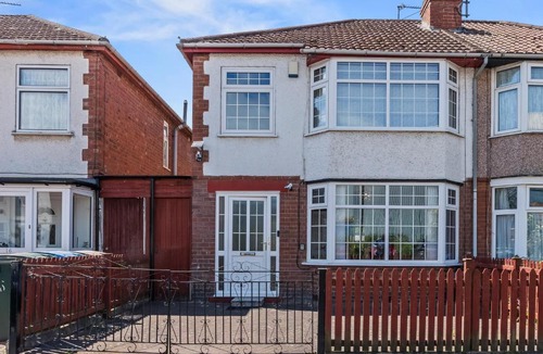 Weston on Trent Apartment | Modern 4-Bed Serviced Apartment- Free Parking Wi-Fi - Near CBS Arena -M6 -UHCW