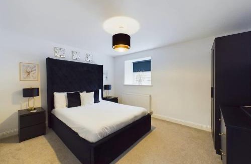 Eastgate Apartment | Modern 4 Bed Walk to Pubs, Shops and Countryside