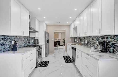 The Cove Villa | Modern 4 Bedroom with Heated Pool and Gameroom