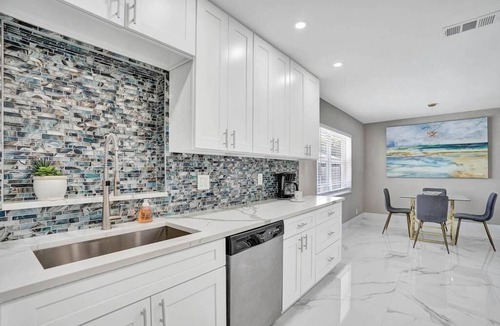 The Cove Villa | Modern 4 Bedroom with Heated Pool and Gameroom