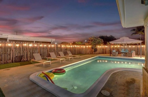 The Cove Villa | Modern 4 Bedroom with Heated Pool and Gameroom