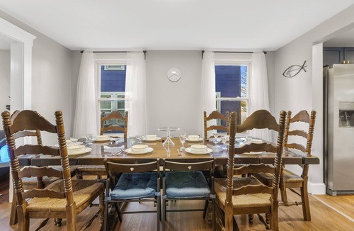 West Haven Cottage | Modern 4 Bedroom Beach House: Ideal for Families & Long Stays