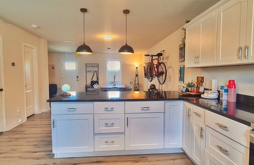 Richmond House | Modern 4 Bedroom Home, 6 mins away from Downtown