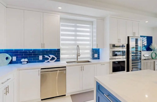 Key Largo House | Modern 4 bedroom Keys home “Salt Life” with a pool. This home is on the Canal.
