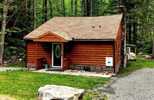 Jefferson Township Cabin | Modern 4-bedroom Log Cabin in Somerset