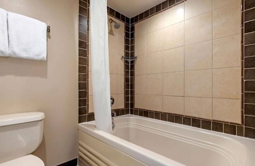 Northeast Virginia Beach Hotel | Modern 4 Units Beachfront Getaway Steps from Sand & Sea, Great for Families
