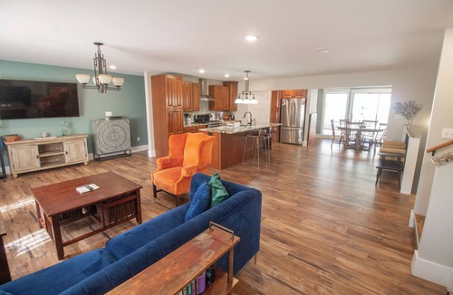 Columbia House | Modern 4bd Home