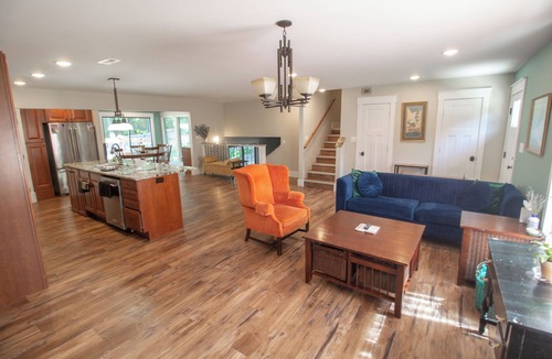 Columbia House | Modern 4bd Home