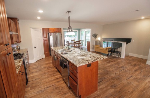 Columbia House | Modern 4bd Home