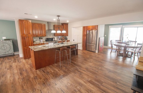 Columbia House | Modern 4bd Home