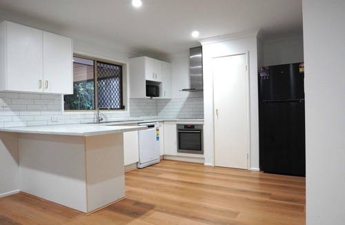 Upper Mount Gravatt House | Modern 4bed house for 8 | Prime Mt Gravatt area