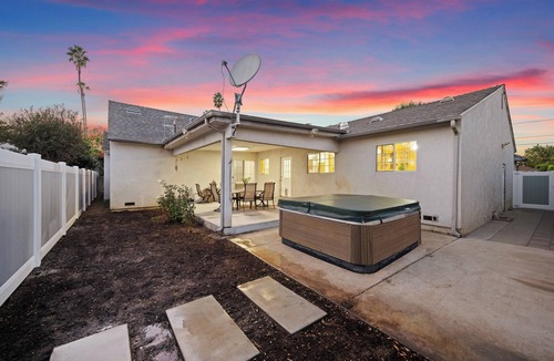Burbank House | Modern 4BR 1.5BA W/Pool Table
