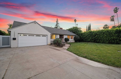 Burbank House | Modern 4BR 1.5BA W/Pool Table