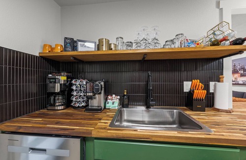 Independence House | Modern 4BR 2BA Near KC Stadiums FIFA & Historic Independence Square