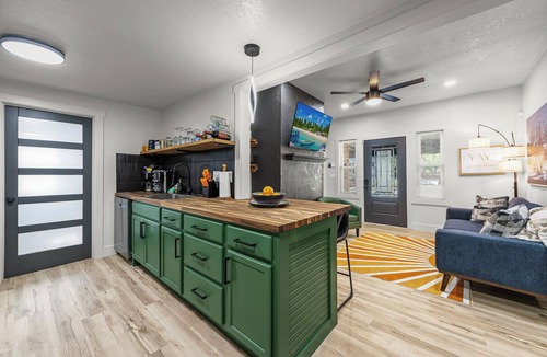 Independence House | Modern 4BR 2BA Near KC Stadiums FIFA & Historic Independence Square