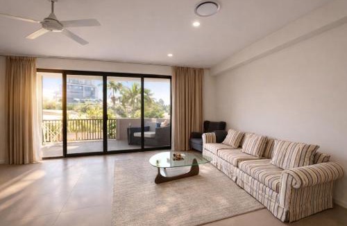 Taringa Villa | Modern 4BR 3Bath Duplex near Train Station Stylish Comfortable