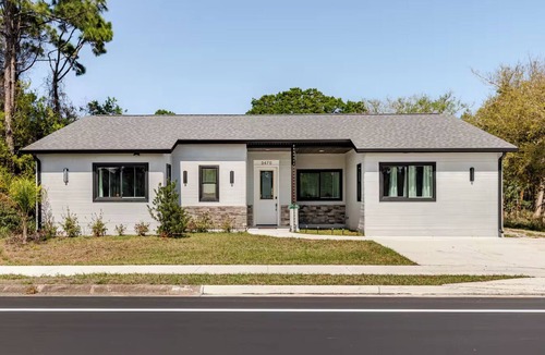 Tropic House | Modern 4BR/4BA Home with Parking & King Beds