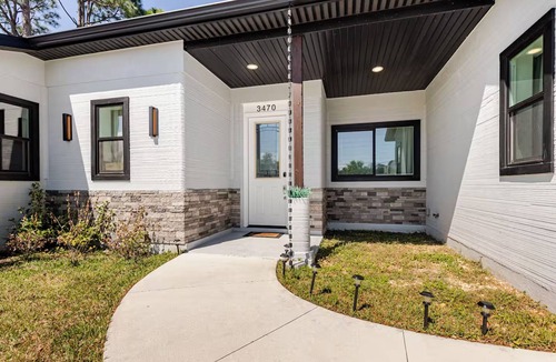 Tropic House | Modern 4BR/4BA Home with Parking & King Beds