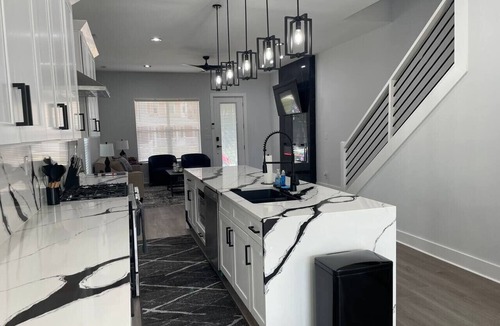 Fall Creek Place House | Modern 4BR/5BA Downtown Indpls