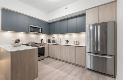 Toronto Entertainment District Apartment | Modern 4BR Aparthotel Sleeps 11 DTWN