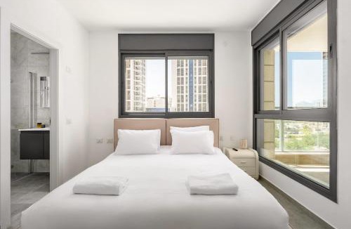 Rishon LeTsiyon Apartment | Modern 4BR Apt l Balcony l Mamad l Bldg Renovation