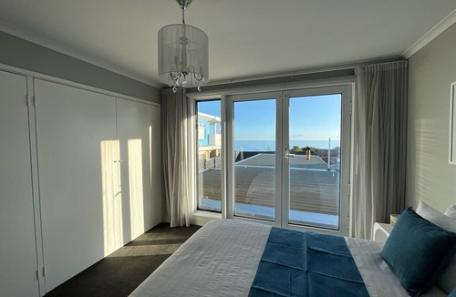 Edithvale House | Modern 4BR Beachfront Home, incredible views.