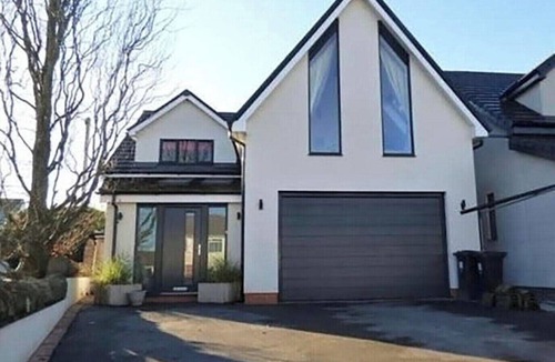 Winterbourne House | Modern 4BR House for Families and Groups