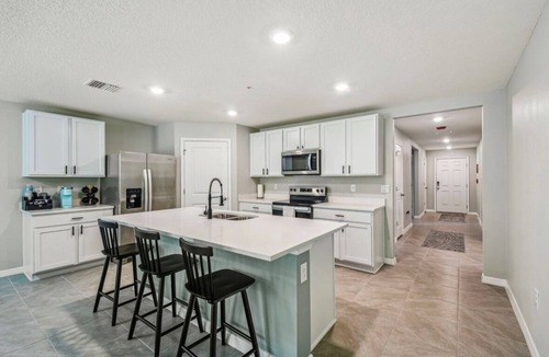 Forest Oaks House | Modern 4BR Home Entire House Free Coffee & WiFi