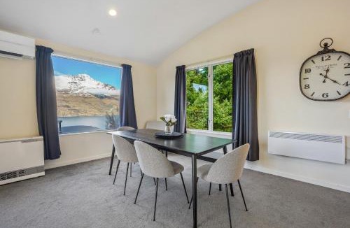 Fernhill House | Modern 4BR Lake & Mountain Views