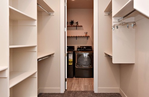 St. George House | Modern 4BR Sleeps 14 w/Game Room - Walk to Pool