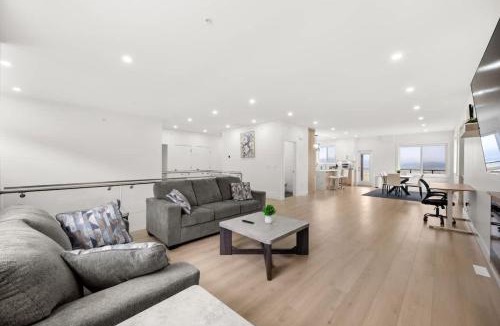 Eastern Hillsides House | Modern 4BR Suite with Mountain Views