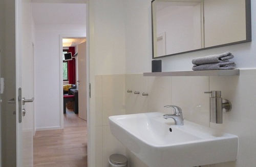 Nauener Vorstadt Villa | Modern 4p Apartment on Holy See