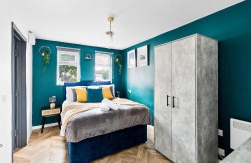 Hanham House | Modern 5 Bedroom Bath House - Hot Tub