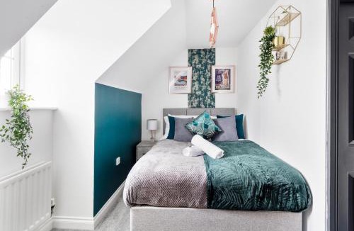 Hanham House | Modern 5 Bedroom Bath House - Hot Tub