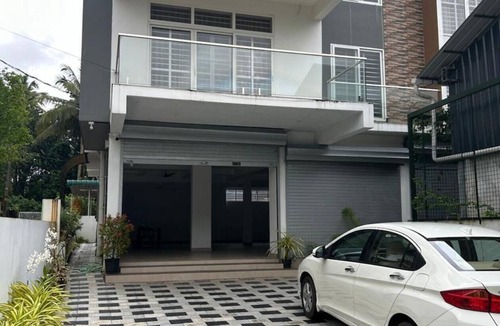 Thrissur House | Modern 5-bedroom bungalow in vibrant Thrissur