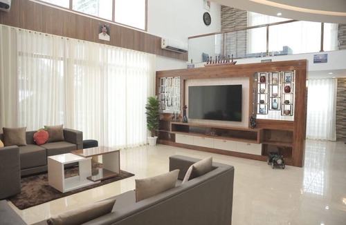 Thrissur House | Modern 5-bedroom bungalow in vibrant Thrissur