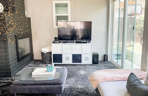 Valley Glen House | Modern 5bdr House with hot tub 7 min from Universal studios