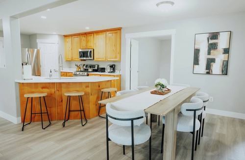 West Jordan House | Modern 5BR Getaway Sleeps Large Groups Near Ski & City