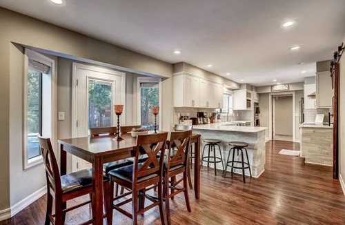 Lower Kingsbury House | Modern 5BR Home | Chef’s Kitchen | BBQ | Sleeps 10