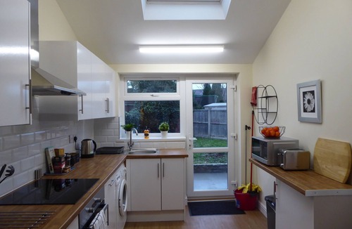 Birmingham House | Modern 6-Bed-Groups-Contractors Parking Vans-Cars