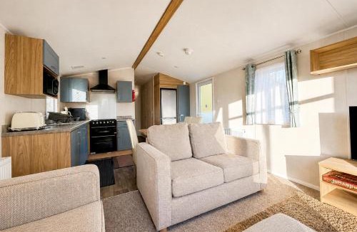 Clacton-on-Sea House | Modern 6 Berth Caravan With Decking To The Side At Valley Farm Ref 46946Sb