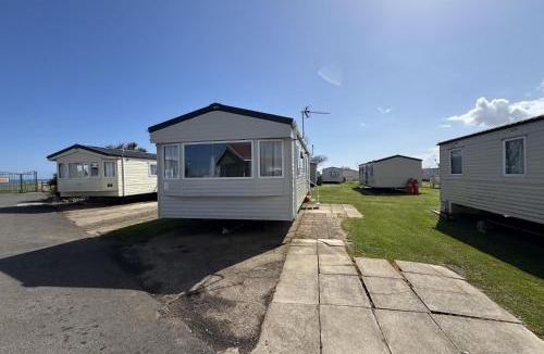Winestead House | Modern 6 Berth Caravan At Sand Le Mere Park, Yorkshire Ref 71002D