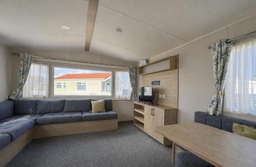 Winestead House | Modern 6 Berth Caravan At Sand Le Mere Park, Yorkshire Ref 71002D