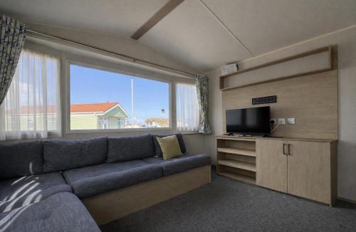Winestead House | Modern 6 Berth Caravan At Sand Le Mere Park, Yorkshire Ref 71002D