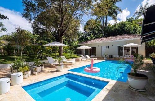 Urbanizacion Tavarez House | Modern 6 BR Villa with hot tub