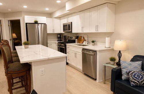 Southwest House | Modern 6BR Home Walk to Metro, Navy Yard & Wharf