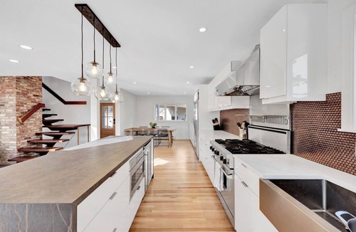 West Barnstable House | Modern 6BR Retreat,MarshViews,Hot tub,5mins to beach,Chef’s Kitchen, Large Grps