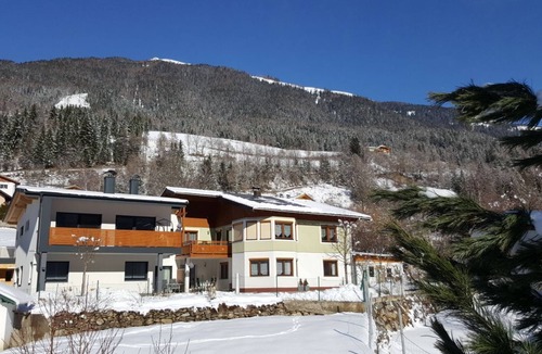Flattach Apartment | Modern 75m² apartment for 2 to 5 people with fireplace and beautiful mountain views!