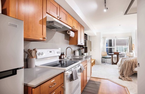 Belltown Apartment | Modern 99WS DT Studio, Space Needle & Lumen Field